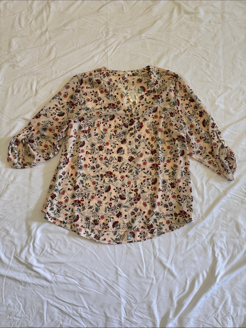 Maurices Cream Floral V-Neck 3/4 Sleeve Blouse
